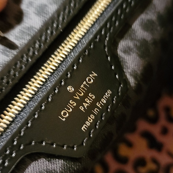 Louis Vuitton WILD AT HEART NEVERFULL BLACK GIANT MONOGRAM BAG - Picture 10 of 17